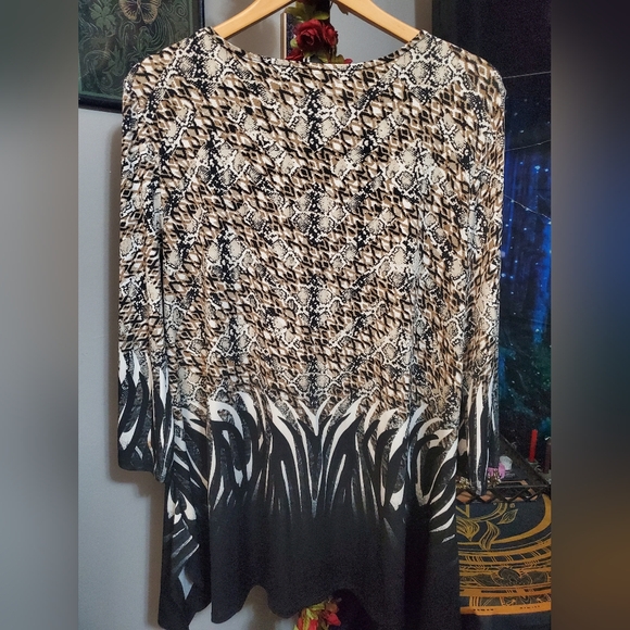 Gorgeous beaded boatneck Alfani tunic top with animal print size XL - Picture 3 of 4